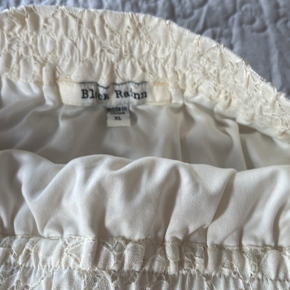 Cream lace skirt - Picture 5 of 5